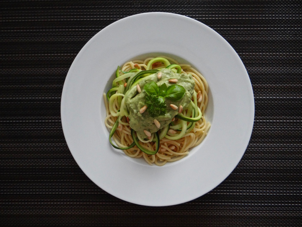 Spaghetti mit Avocadopesto