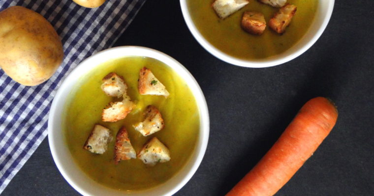 Brokkoli-Kartoffelsuppe mit Croûtons