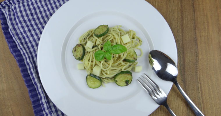 Spaghetti mit Zucchini & Provolone