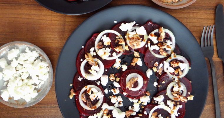 Randensalat mit Feta und Baumnüssen